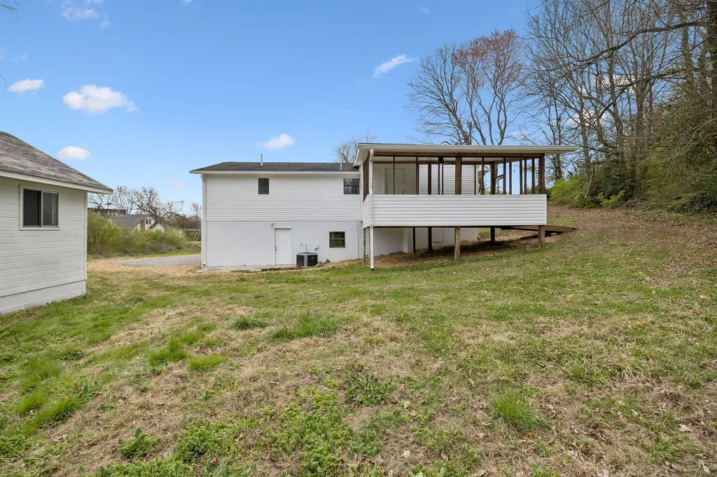614 Shoemaker Street Athens TN 37303