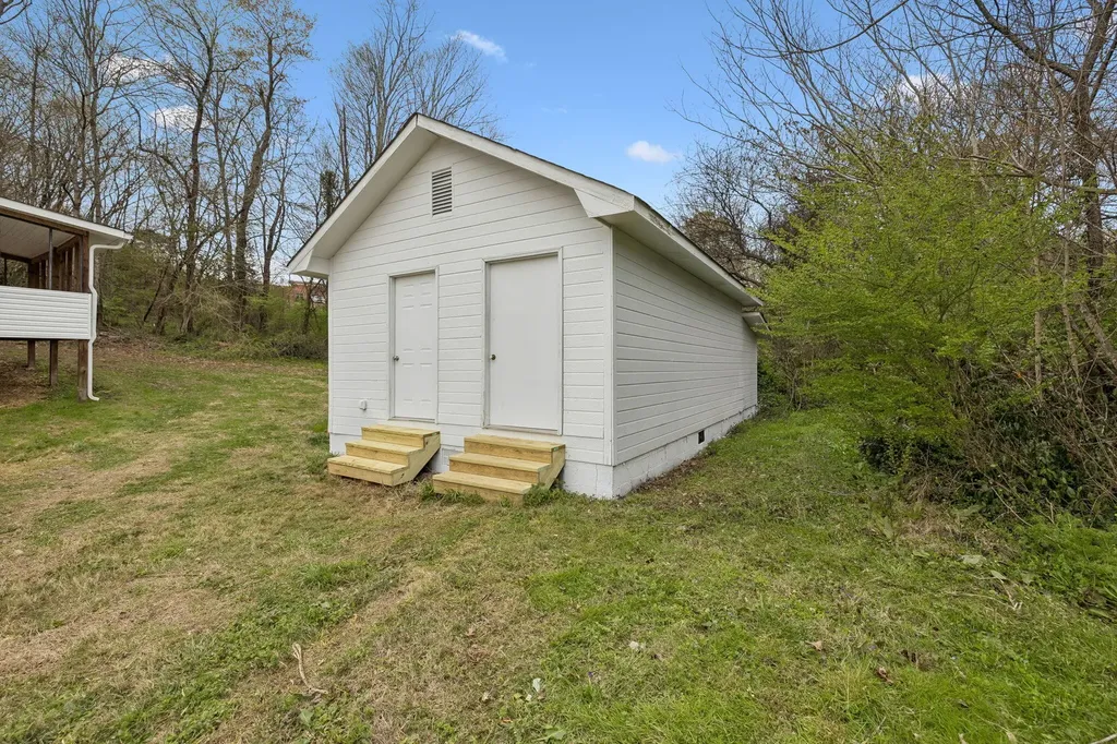 614 Shoemaker Street Athens TN 37303