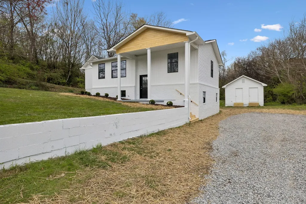 614 Shoemaker Street Athens TN 37303