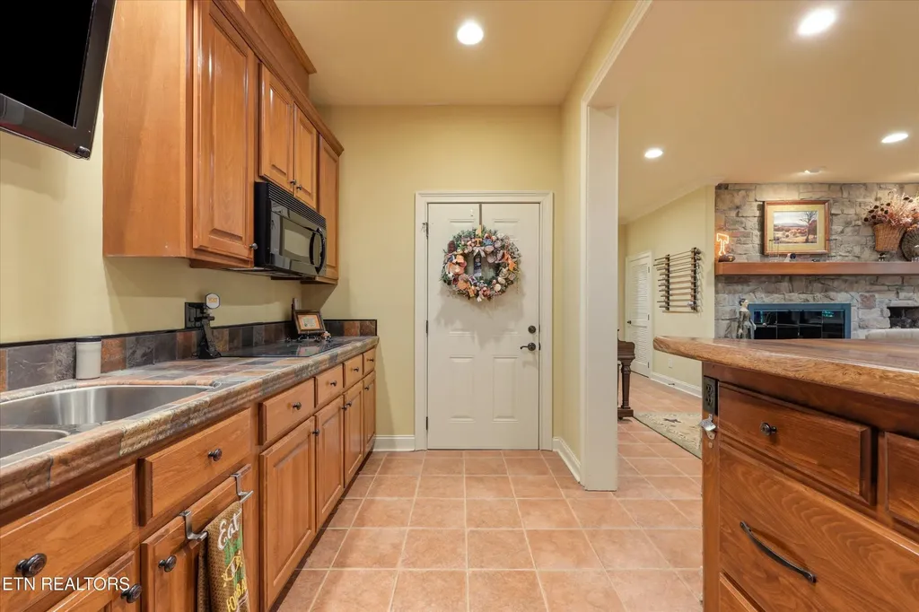 212 Okema Loudon TN 37774