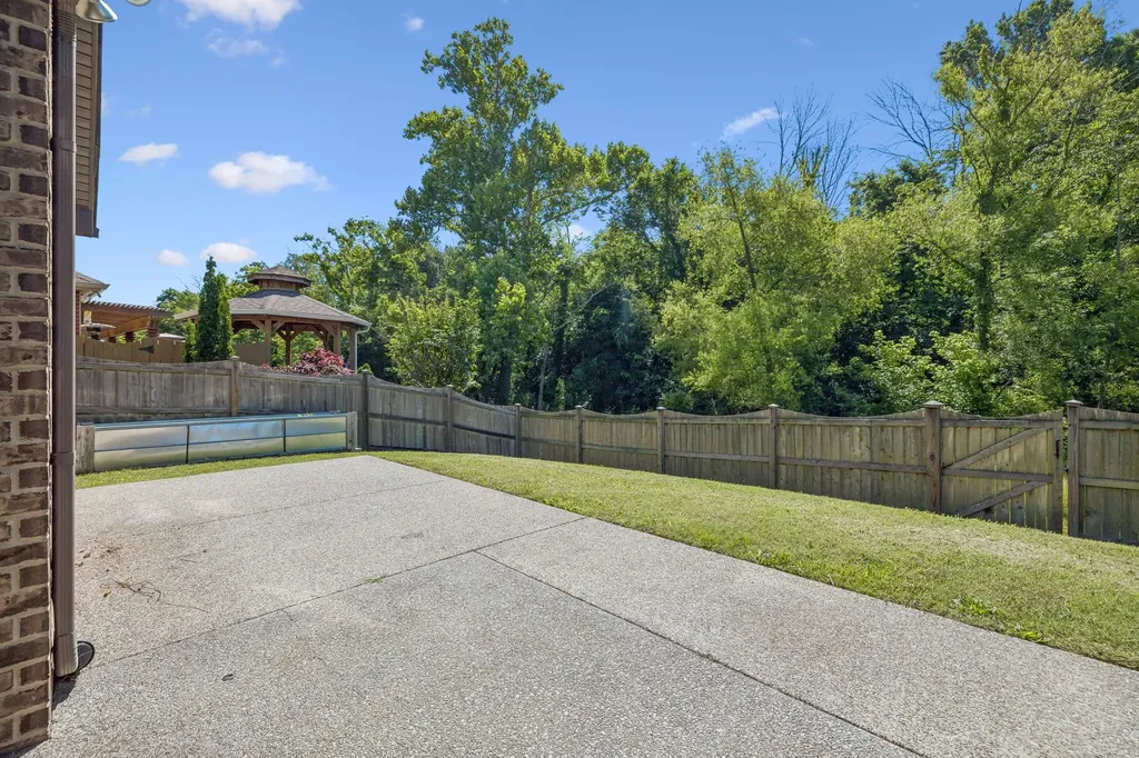 216 Meandering Drive Lebanon TN 37090