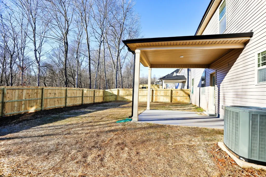 1076 Black Oak Circle Clarksville TN 37042