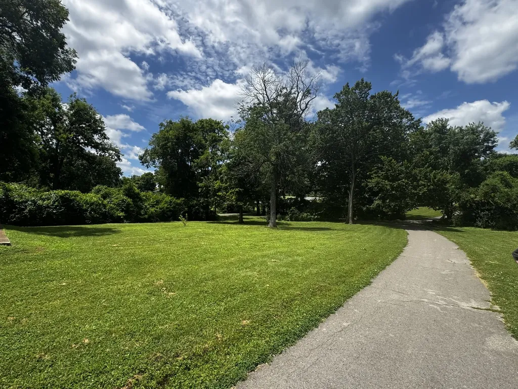 647 Nashua Lane Nashville TN 37209