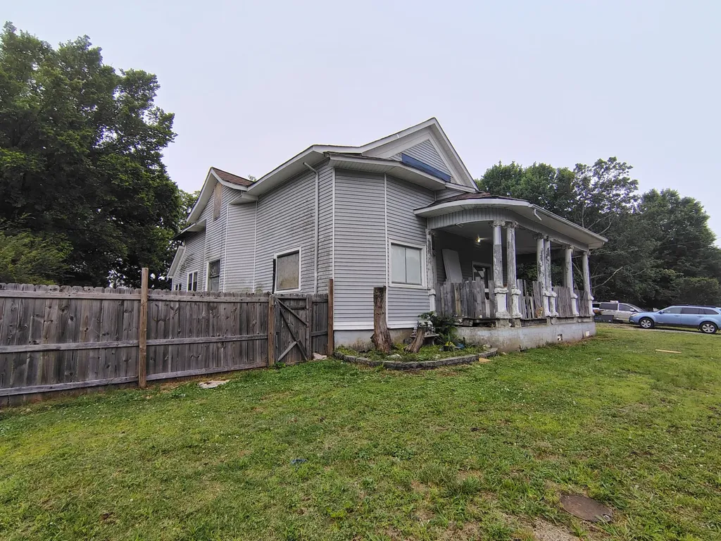112 N Grayson Street Newbern TN 38059
