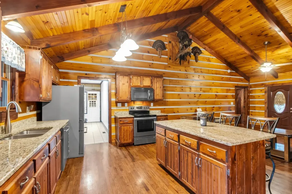 7901 W Buckeye Bottom Road, N Murfreesboro TN 37129