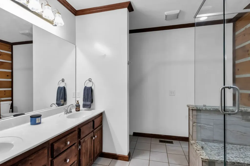 7901 W Buckeye Bottom Road, N Murfreesboro TN 37129