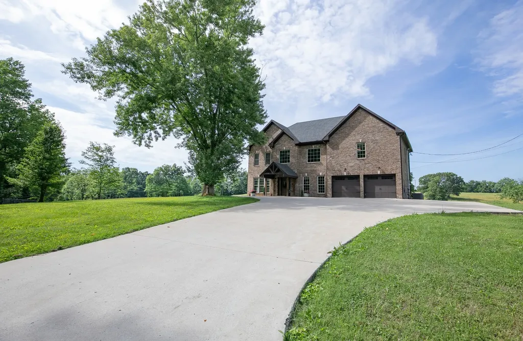7144 Hall Road Greenbrier TN 37073