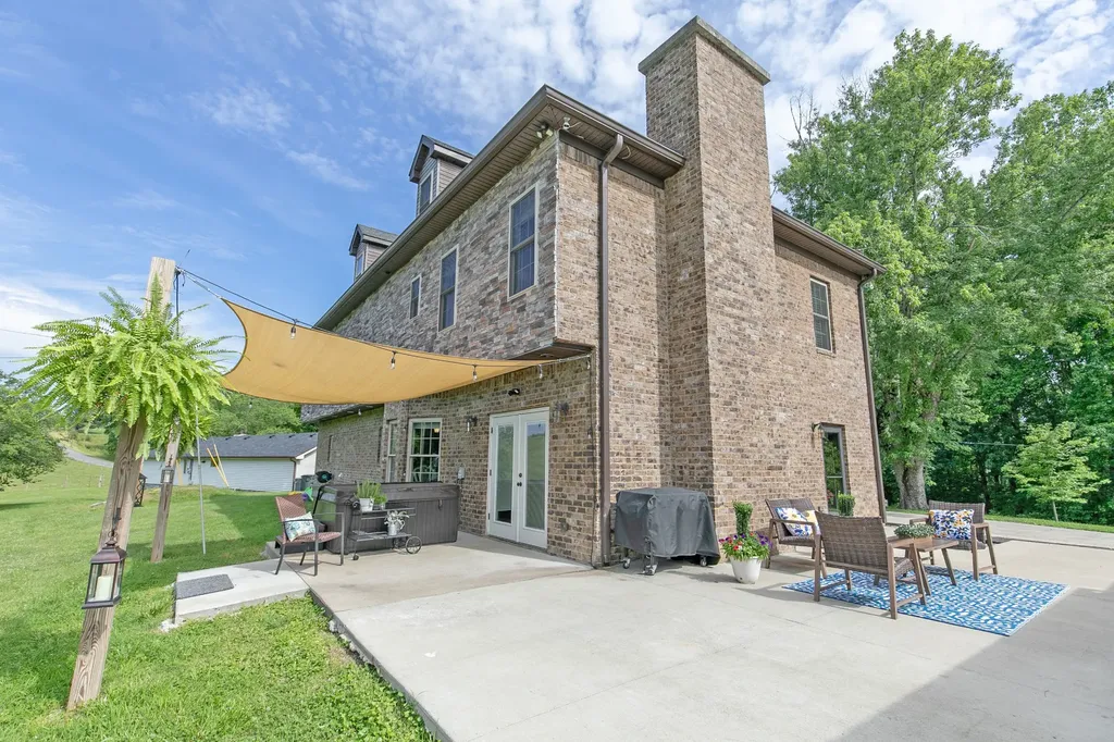 7144 Hall Road Greenbrier TN 37073