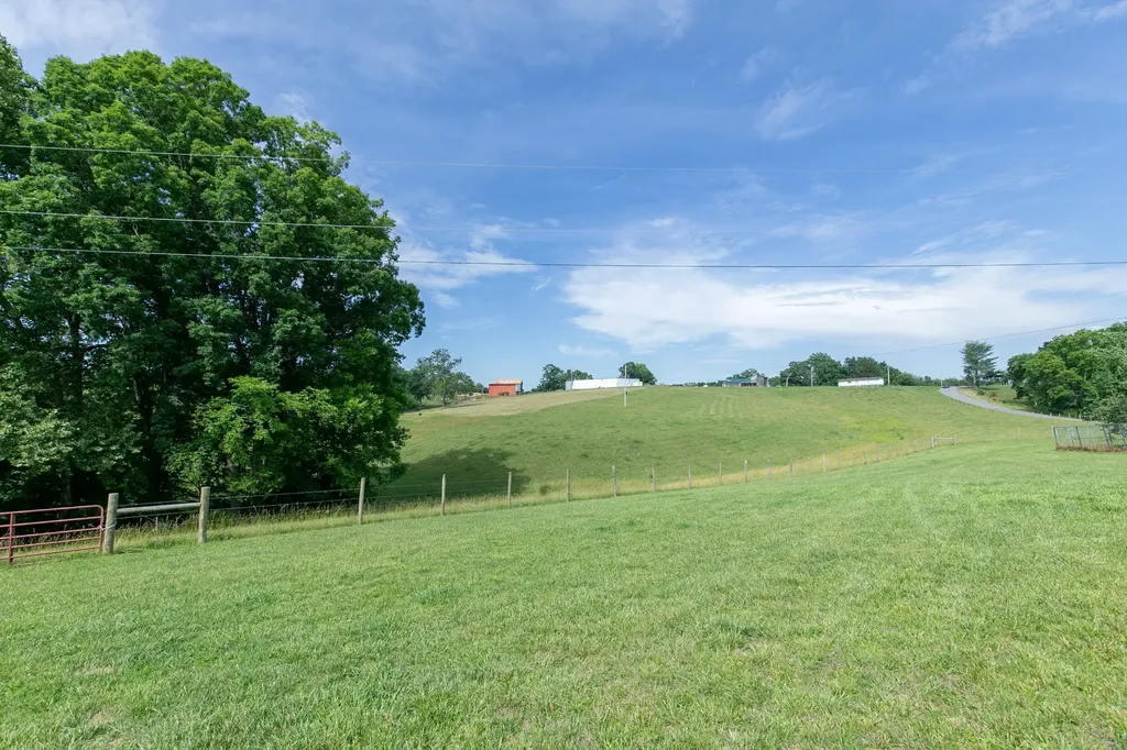 7144 Hall Road Greenbrier TN 37073