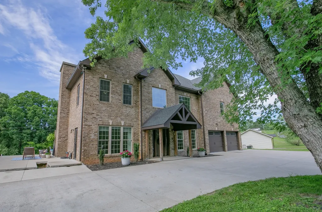 7144 Hall Road Greenbrier TN 37073