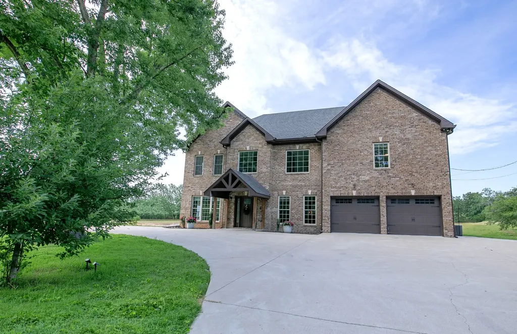 7144 Hall Road Greenbrier TN 37073