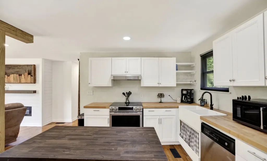 4748 Eatons Creek Road NW Nashville TN 37218