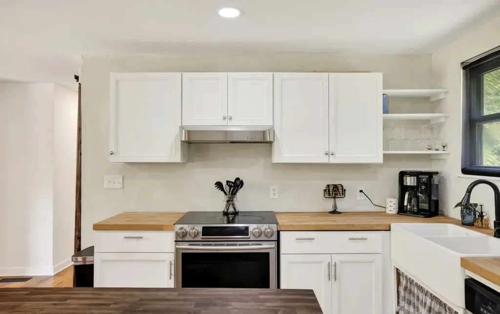4748 Eatons Creek Road NW Nashville TN 37218