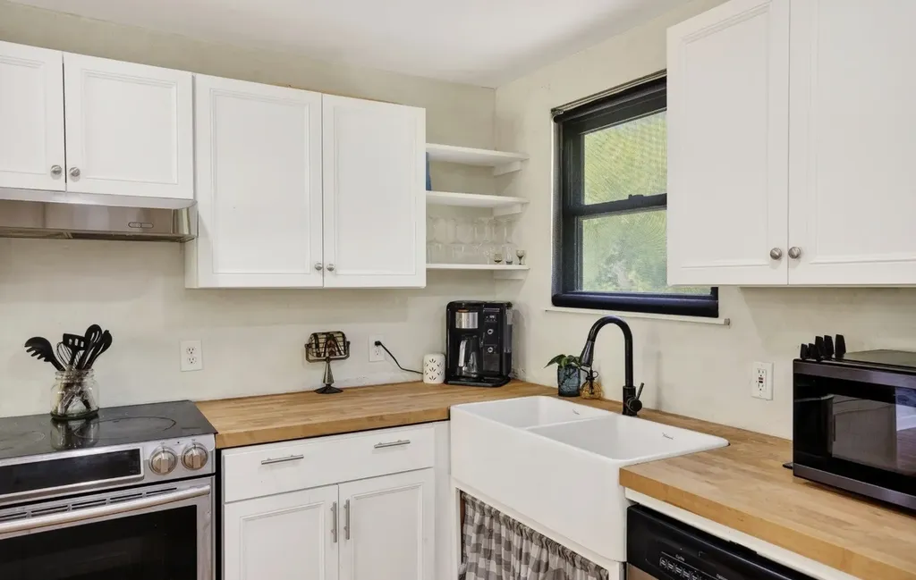 4748 Eatons Creek Road NW Nashville TN 37218