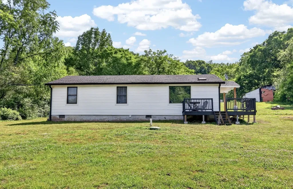4748 Eatons Creek Road NW Nashville TN 37218