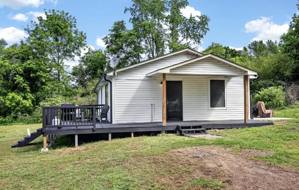 4748 Eatons Creek Road NW Nashville TN 37218