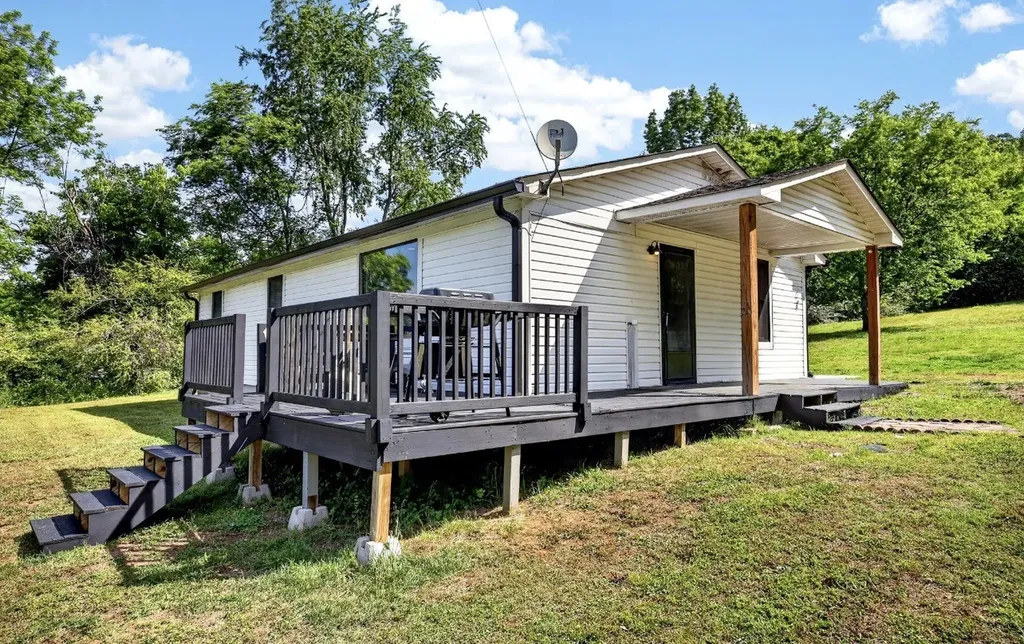 4748 Eatons Creek Road NW Nashville TN 37218