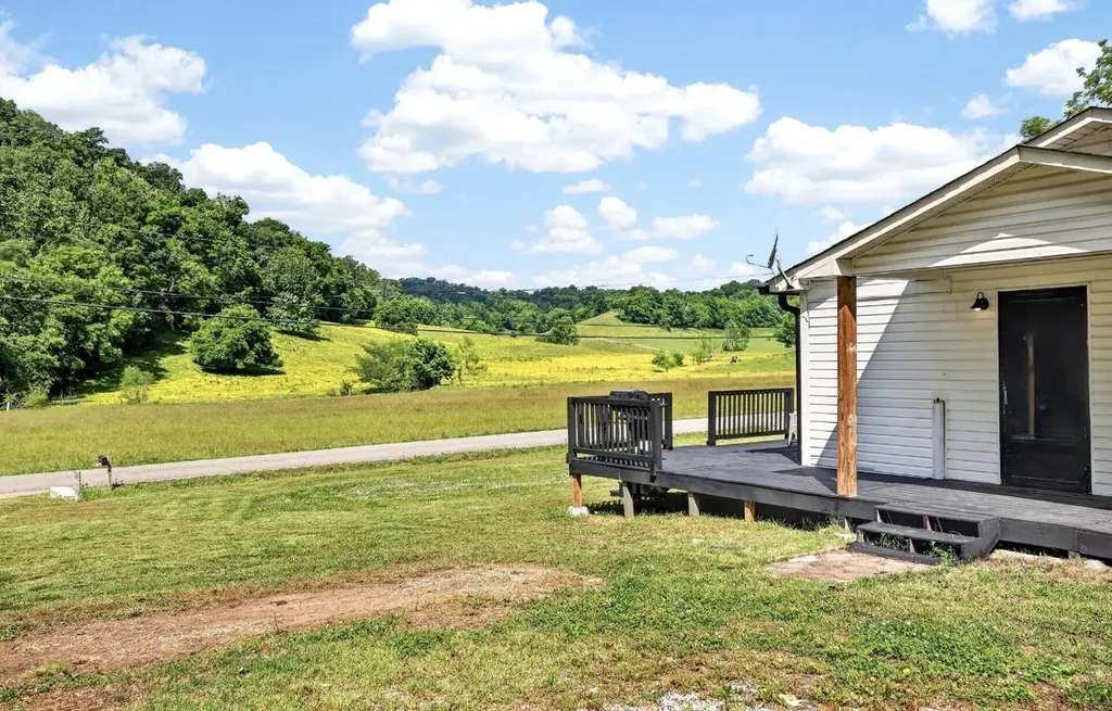 4748 Eatons Creek Road NW Nashville TN 37218
