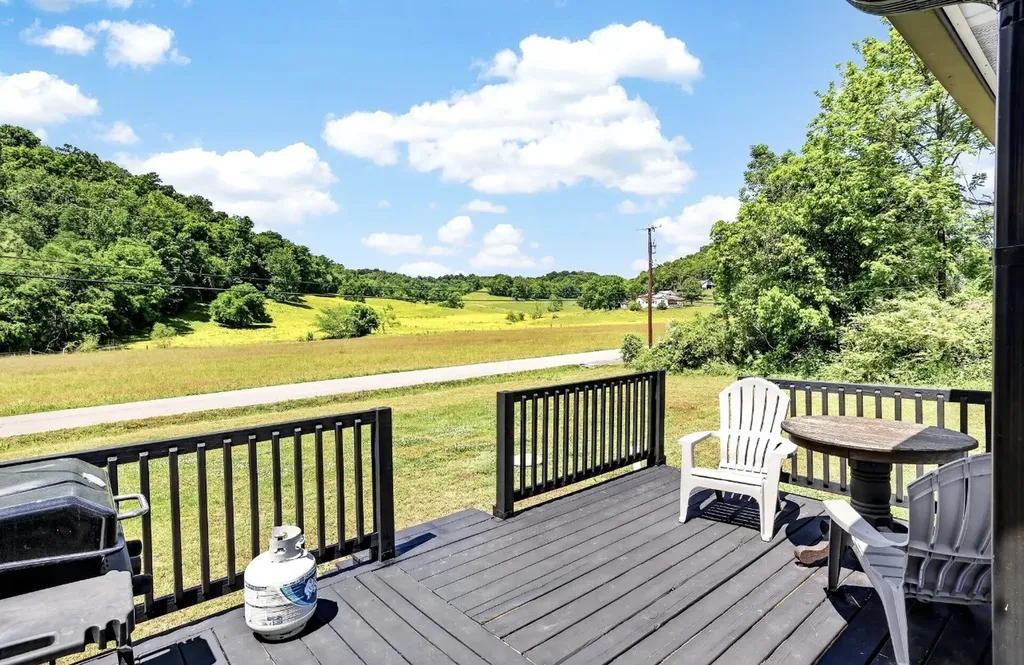 4748 Eatons Creek Road NW Nashville TN 37218