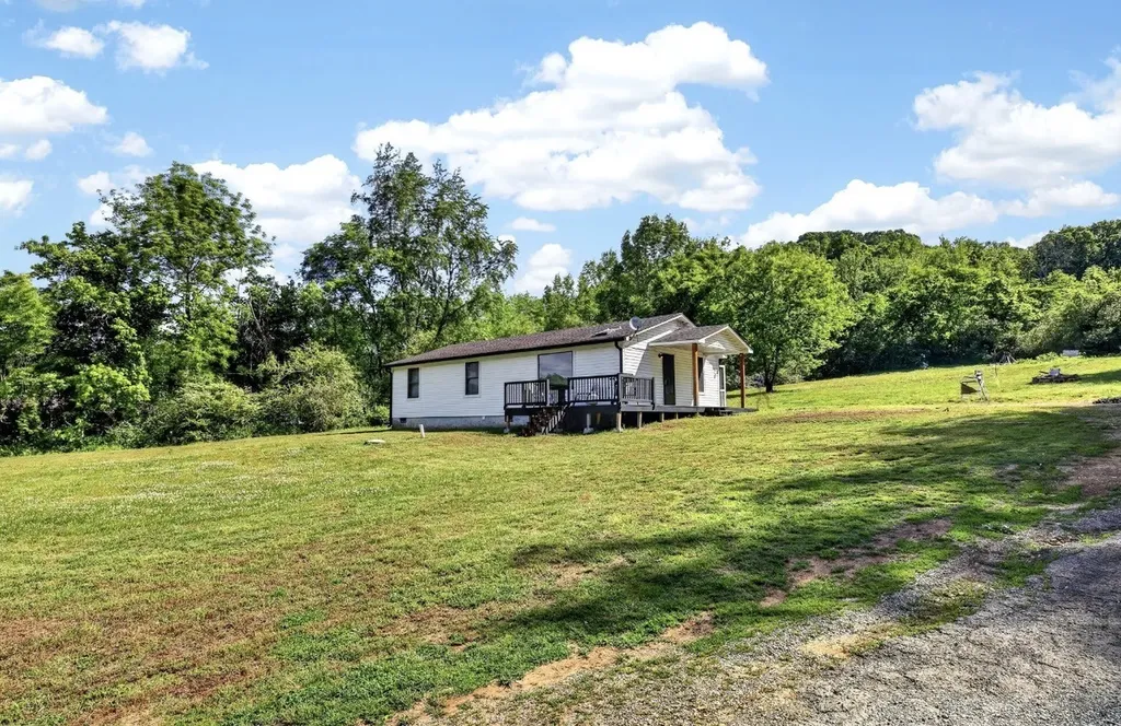 4748 Eatons Creek Road NW Nashville TN 37218