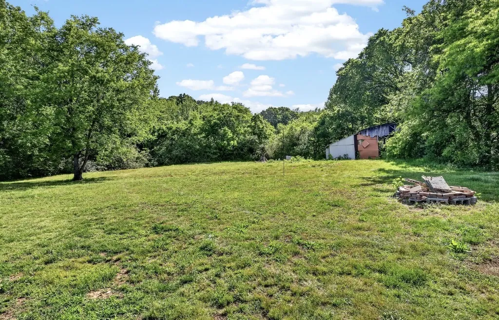 4748 Eatons Creek Road NW Nashville TN 37218