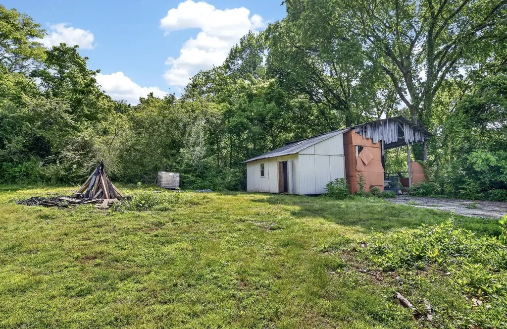 4748 Eatons Creek Road NW Nashville TN 37218