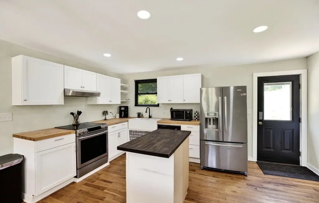 4748 Eatons Creek Road NW Nashville TN 37218