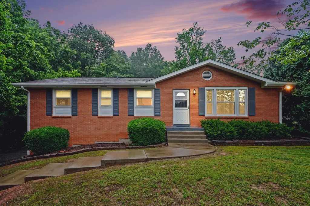 1008 Cunniff Road Ashland City TN 37015