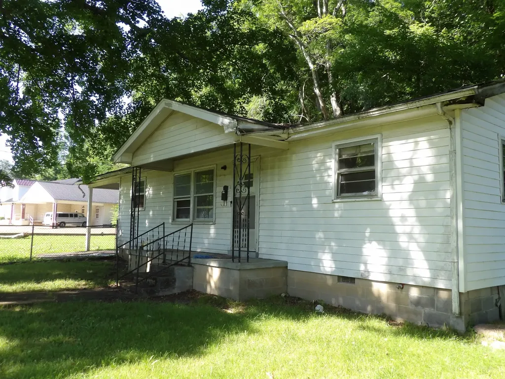 241 Lomax Avenue Waverly TN 37185