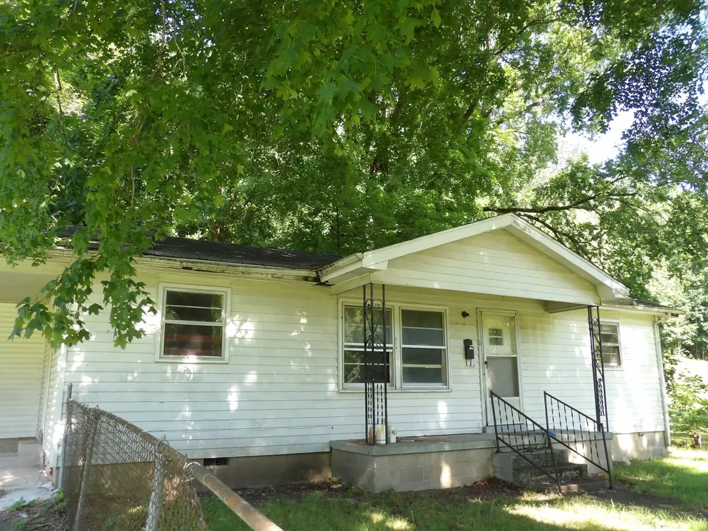 241 Lomax Avenue Waverly TN 37185