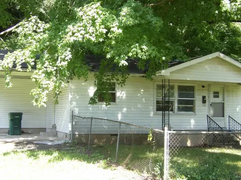 241 Lomax Avenue Waverly TN 37185
