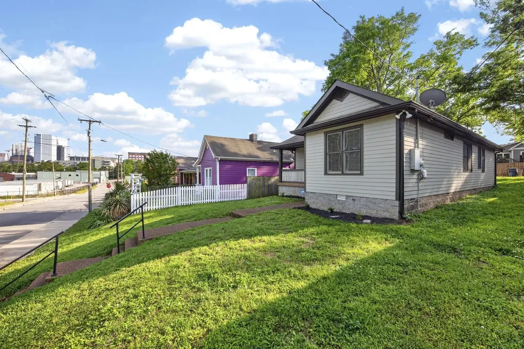 907 11th Ave, N Nashville TN 37208