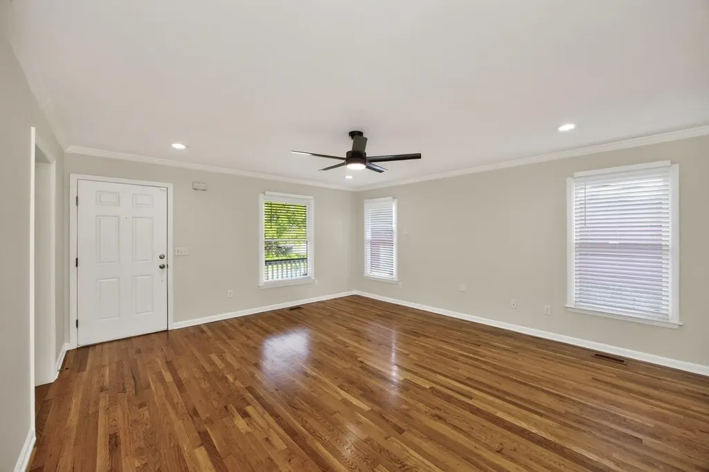 907 11th Ave, N Nashville TN 37208
