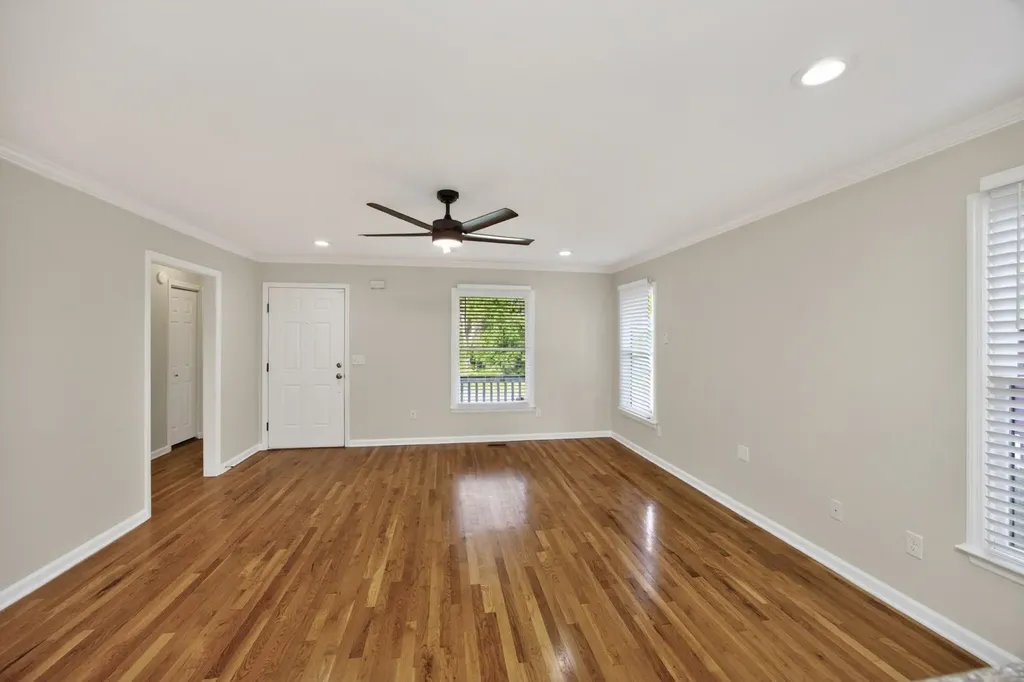 907 11th Ave, N Nashville TN 37208