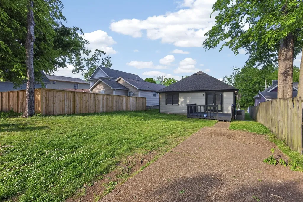 907 11th Ave, N Nashville TN 37208