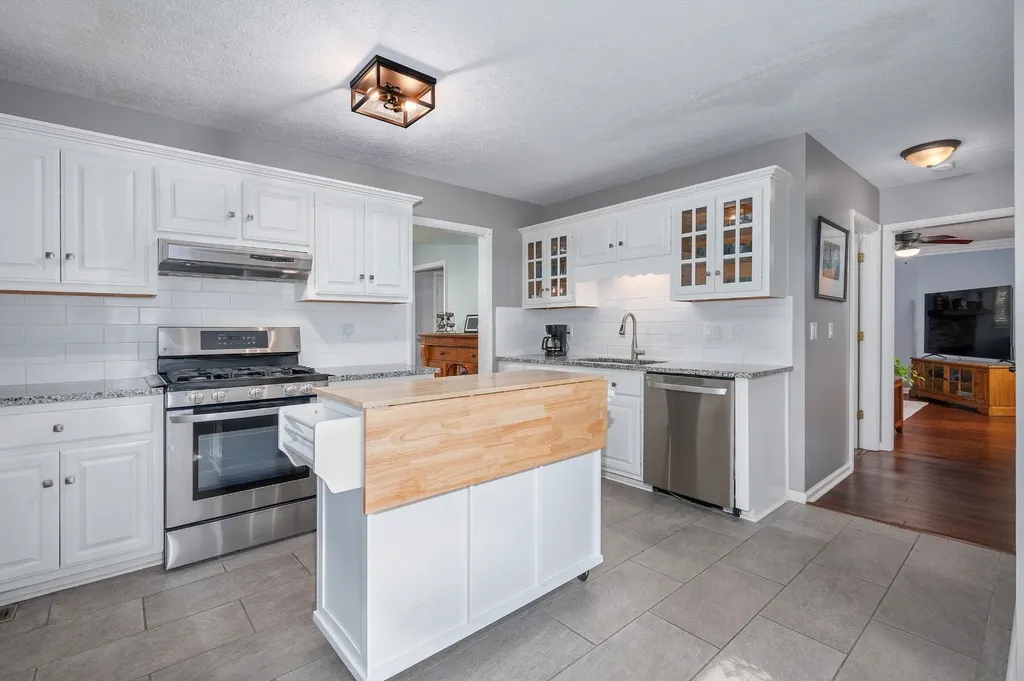 311 Orchard Park Drive White House TN 37188