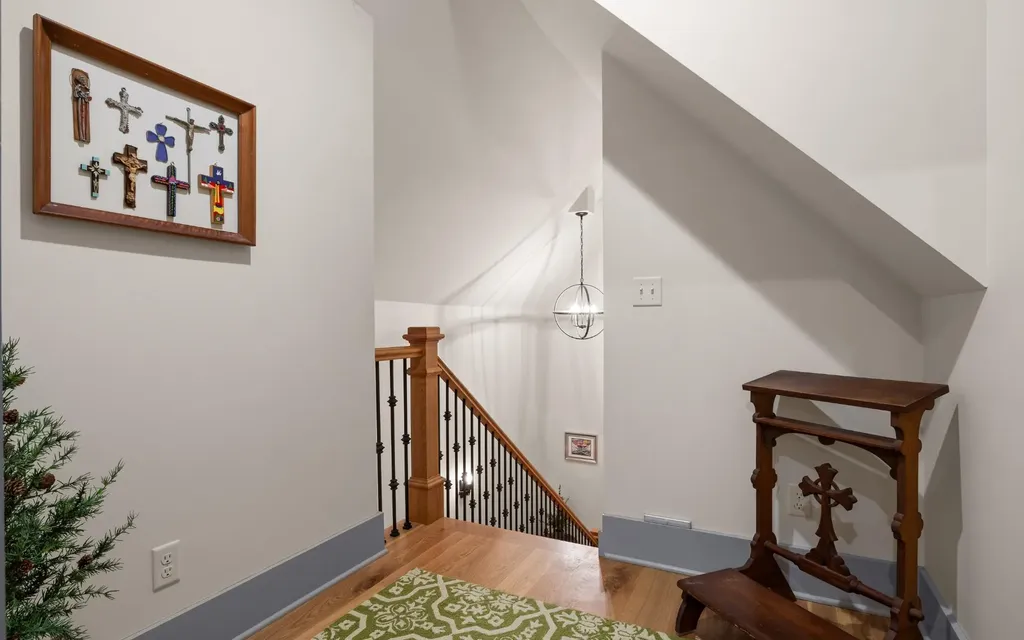 266 Beaten Path Road, E Signal Mountain TN 37377