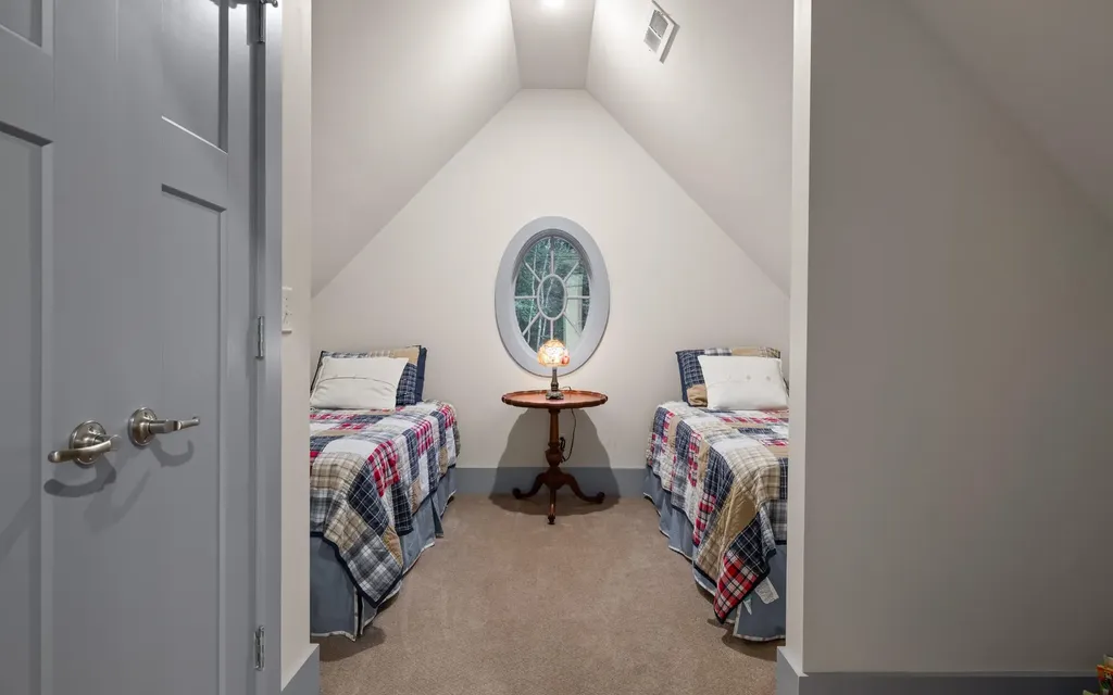 266 Beaten Path Road, E Signal Mountain TN 37377