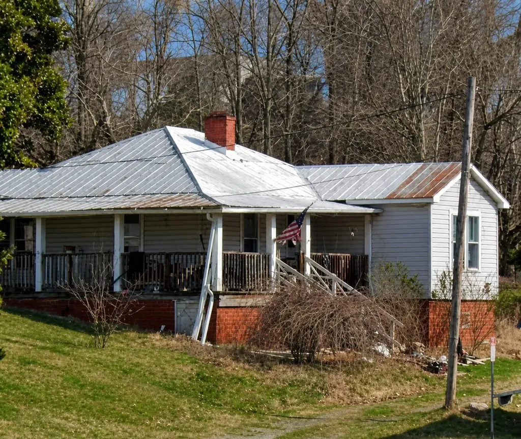 109 E Main Boulevard Church Hill TN 37642