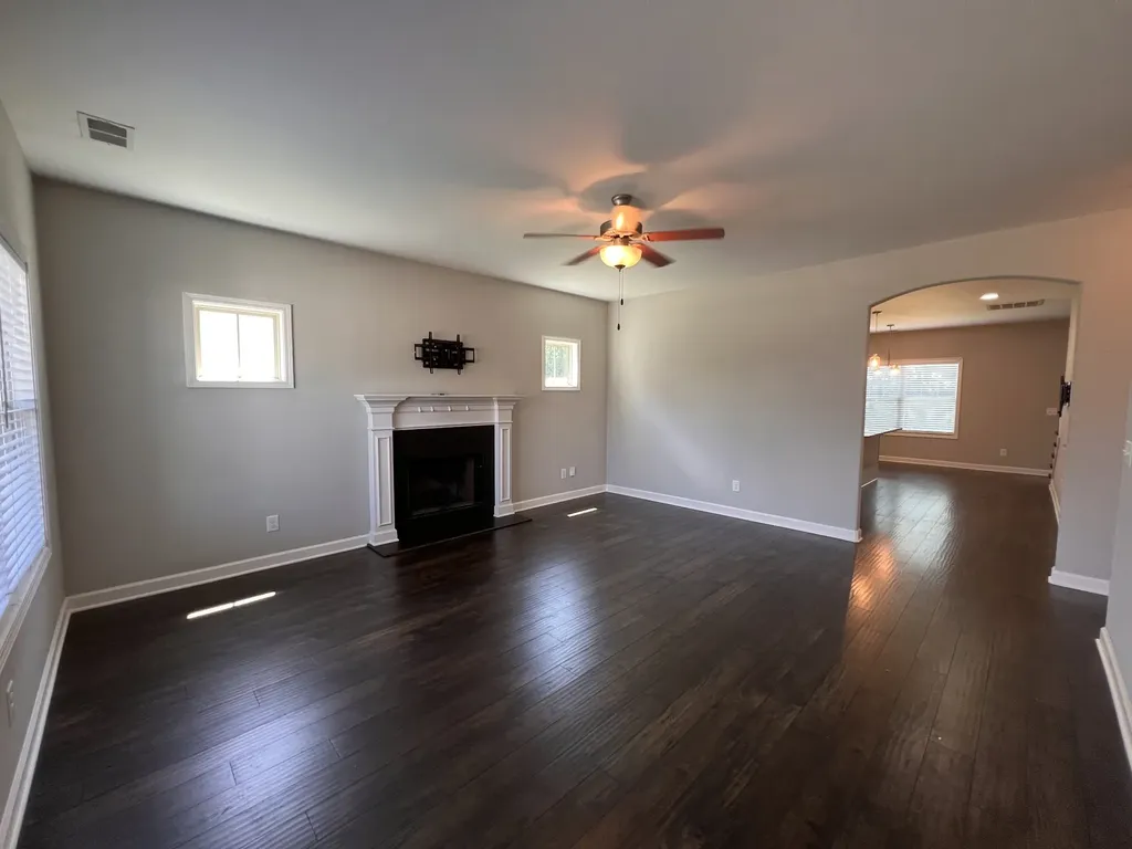 1079 Harper Dean Way Gallatin TN 37066