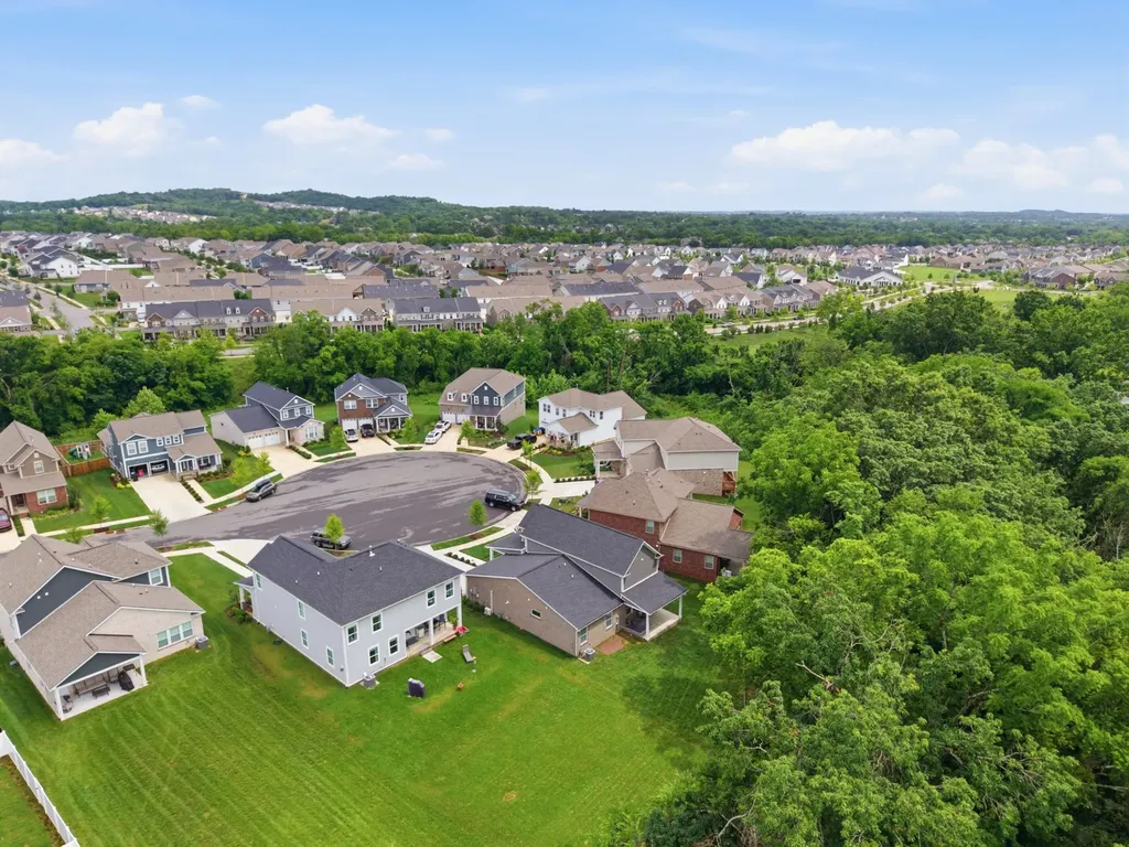 878 Nightingale Avenue Hendersonville TN 37075