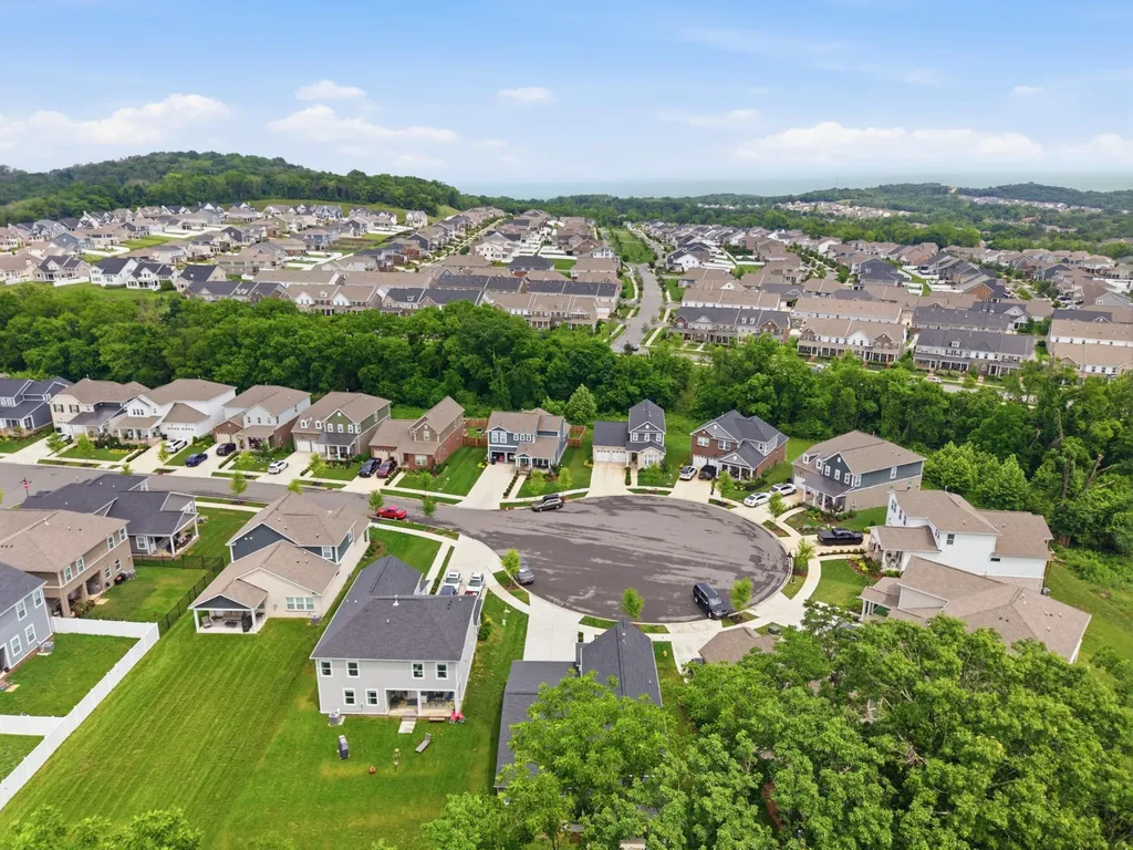 878 Nightingale Avenue Hendersonville TN 37075