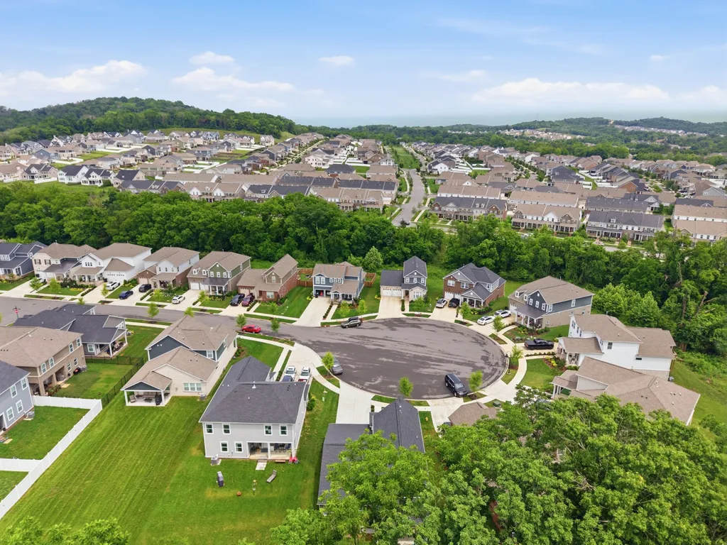 878 Nightingale Avenue Hendersonville TN 37075