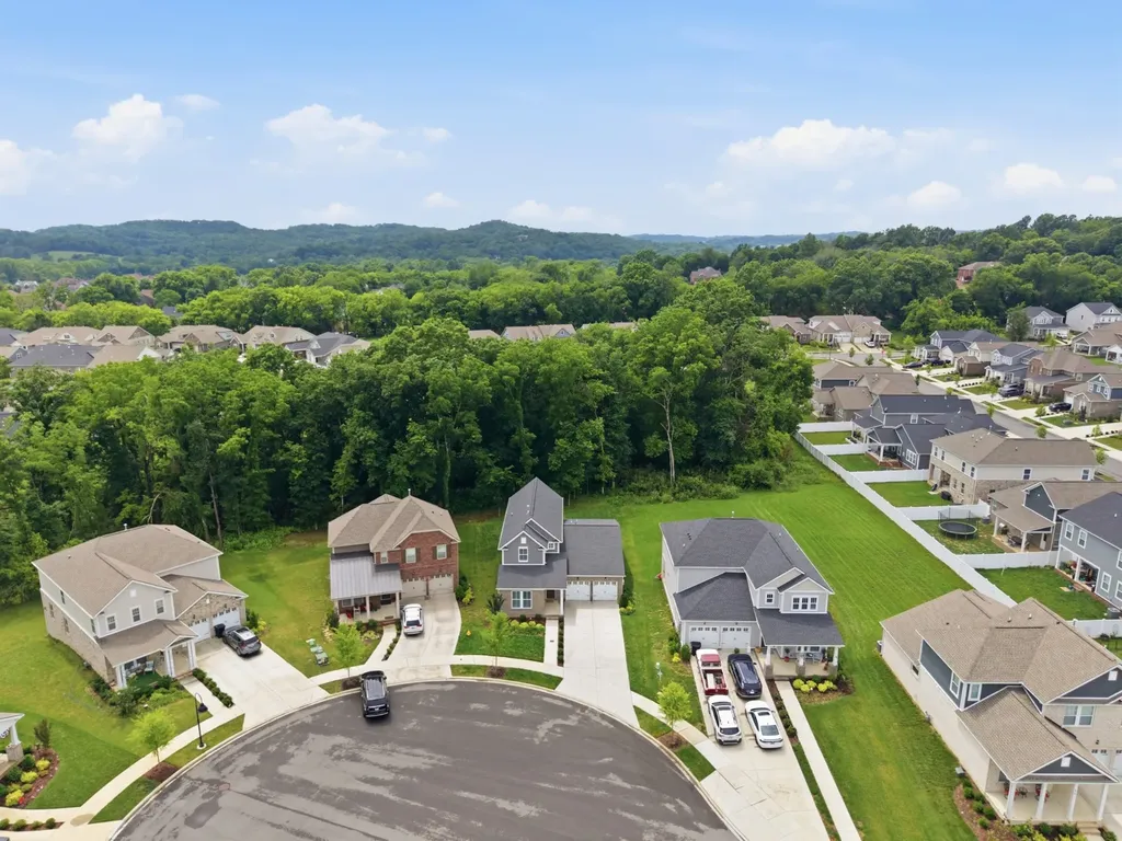 878 Nightingale Avenue Hendersonville TN 37075
