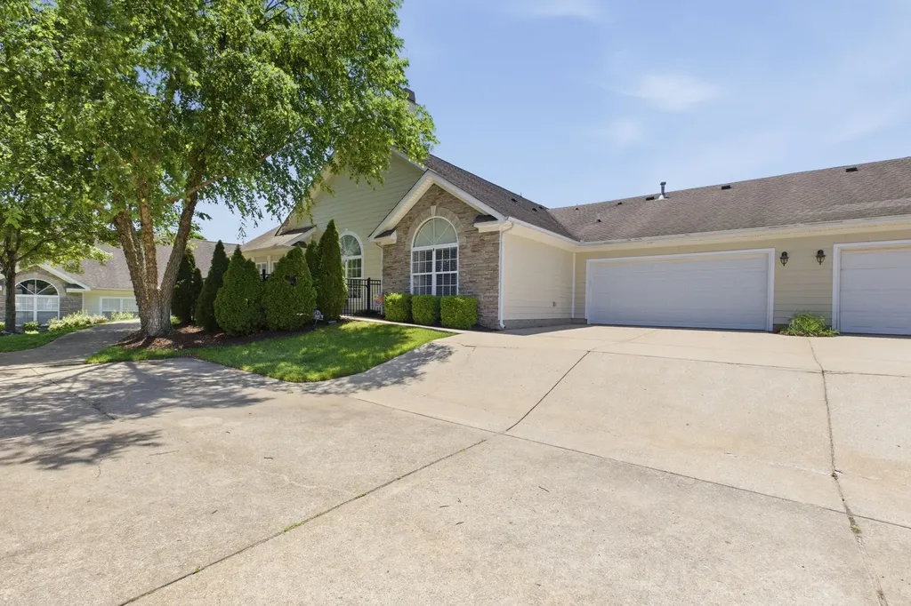 825 Browns Lane Gallatin TN 37066
