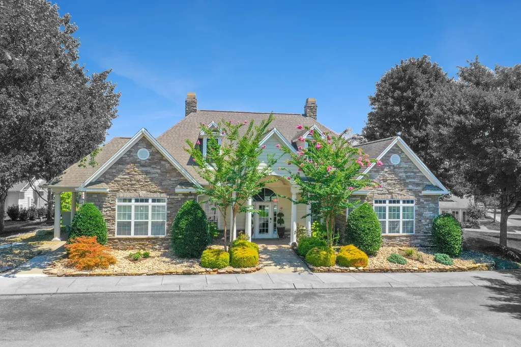 825 Browns Lane Gallatin TN 37066