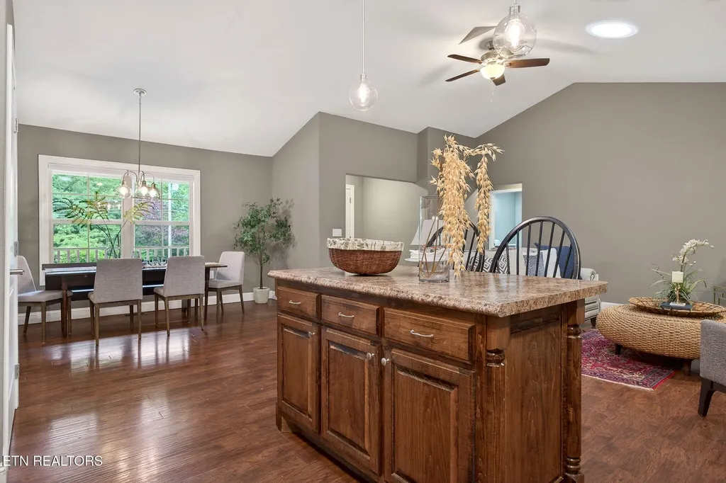 2689 Spruce Loop Crossville TN 38555