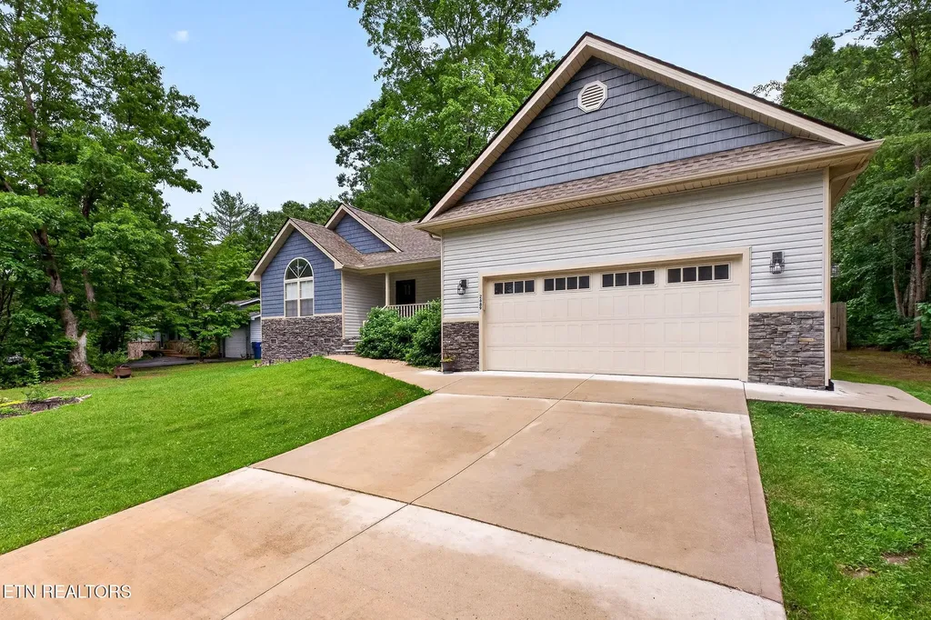 2689 Spruce Loop Crossville TN 38555
