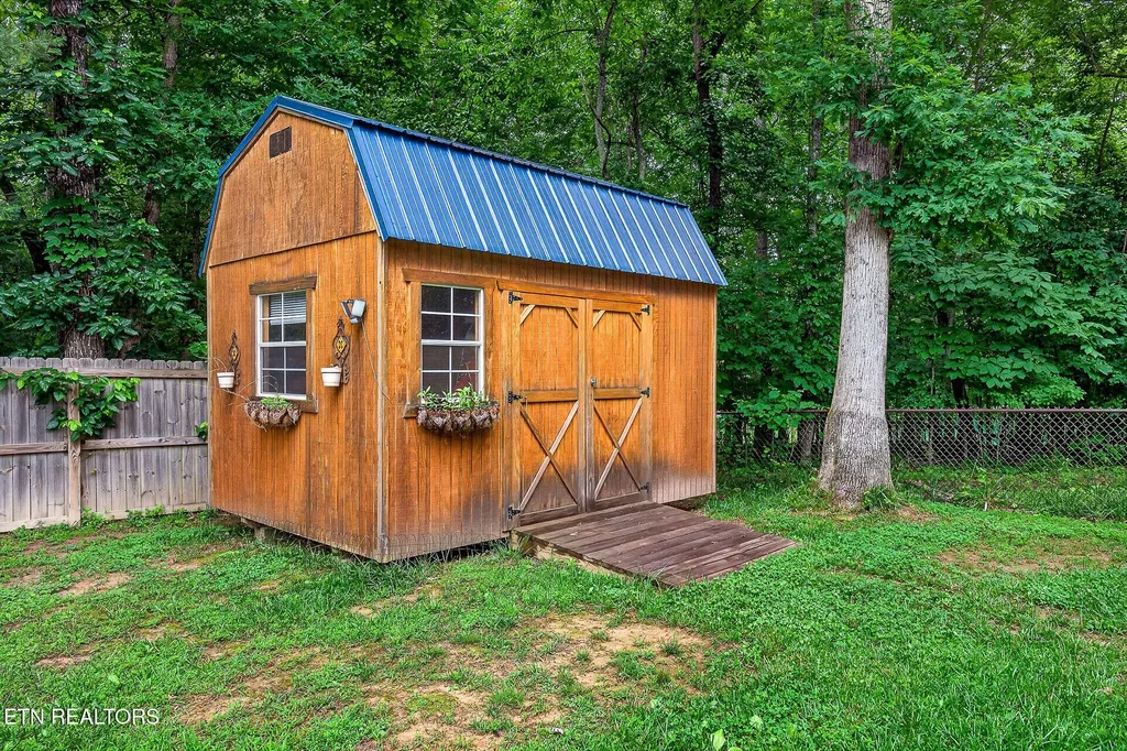 2689 Spruce Loop Crossville TN 38555