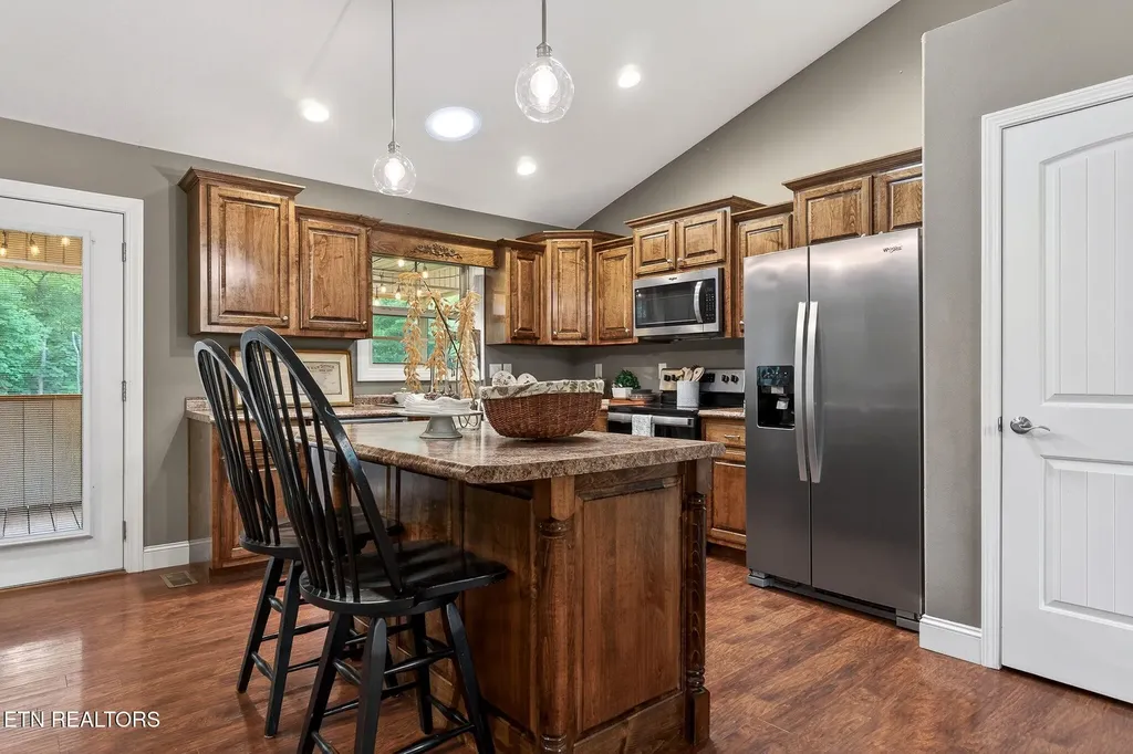 2689 Spruce Loop Crossville TN 38555